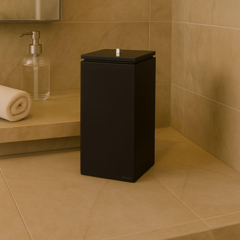 Lixeira com Tampa Fechada Top Preto Fosco Banho Mais